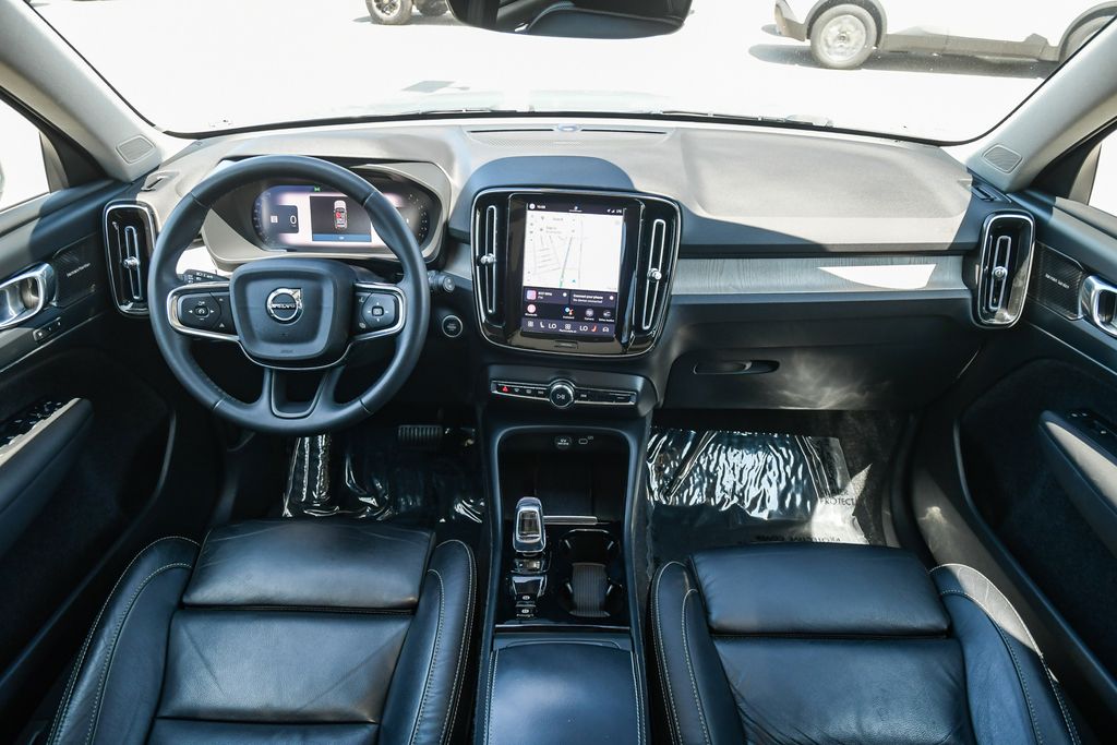 Thumbnail: 2023 Volvo XC40 - 8