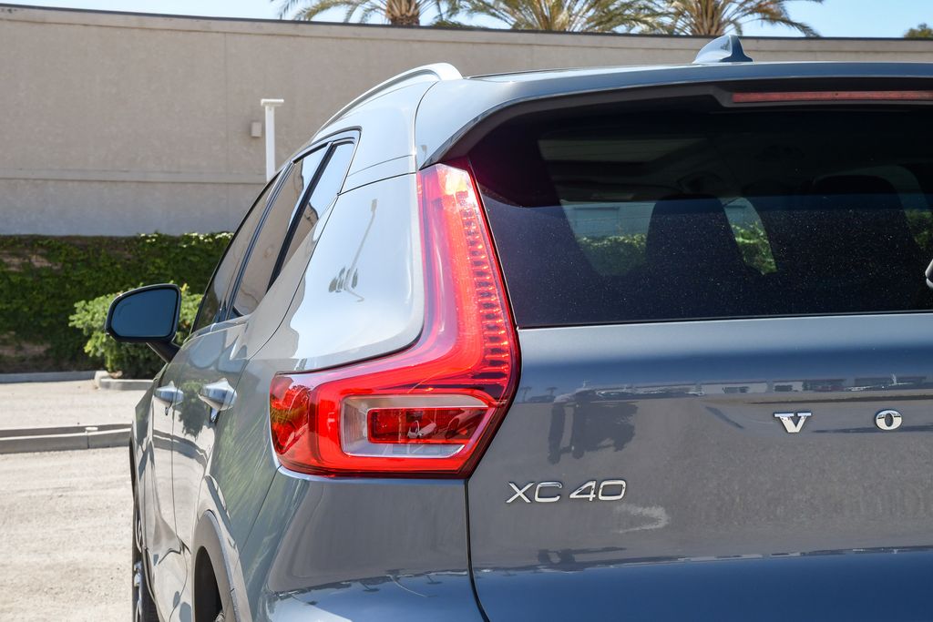 Thumbnail: 2023 Volvo XC40 - 18
