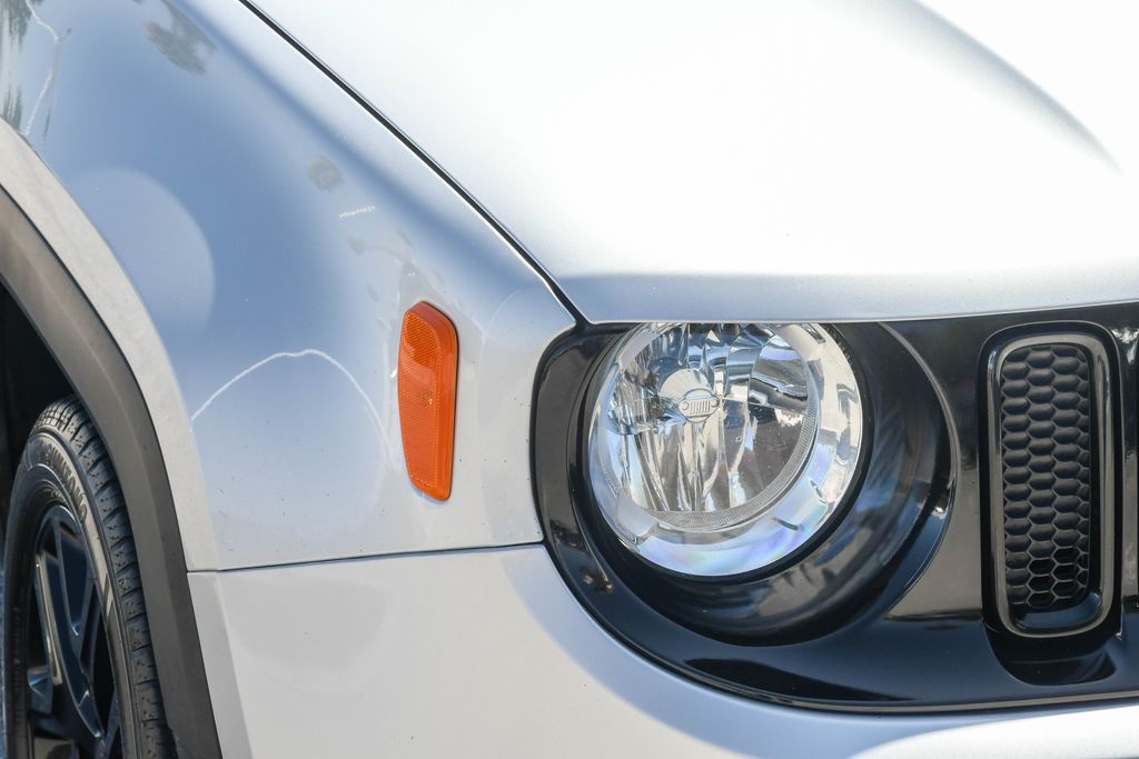 Thumbnail: 2017 Jeep Renegade - 18