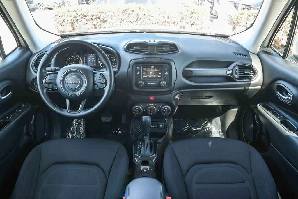 Thumbnail: 2017 Jeep Renegade - 8