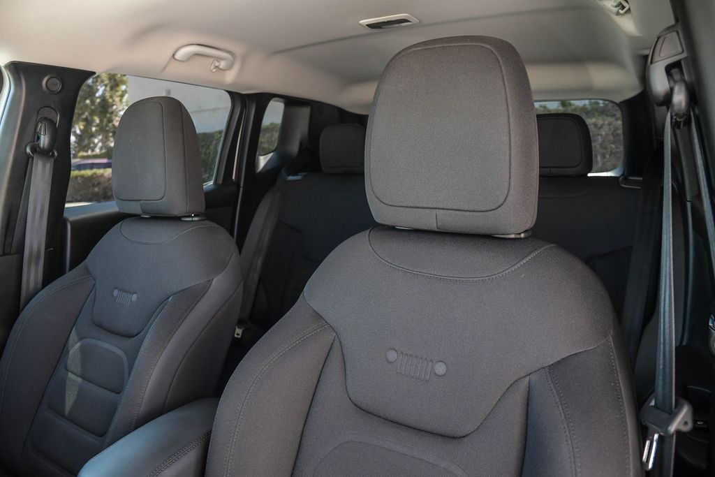 Thumbnail: 2017 Jeep Renegade - 23