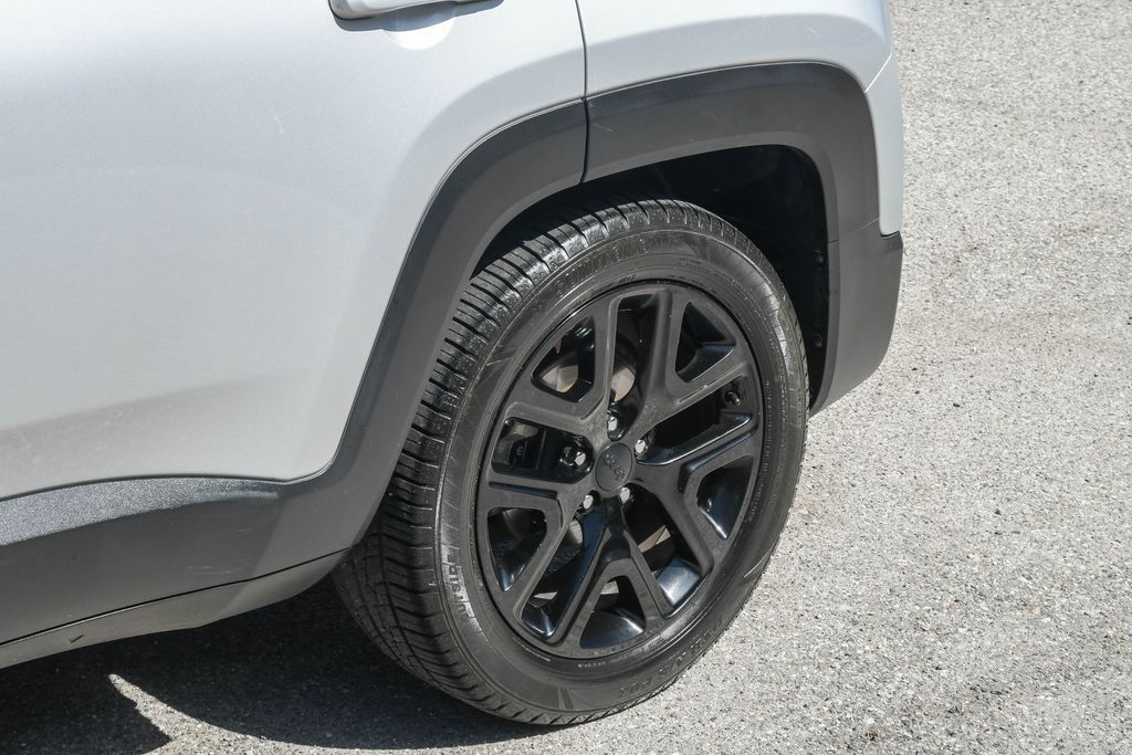 Thumbnail: 2017 Jeep Renegade - 22