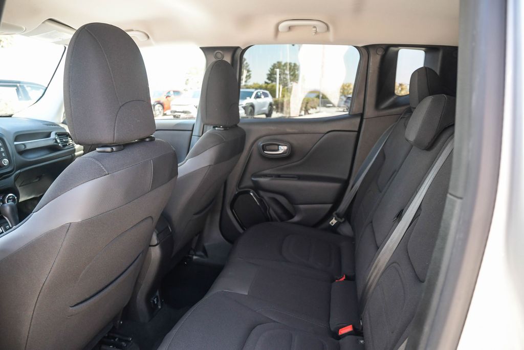 Thumbnail: 2017 Jeep Renegade - 11
