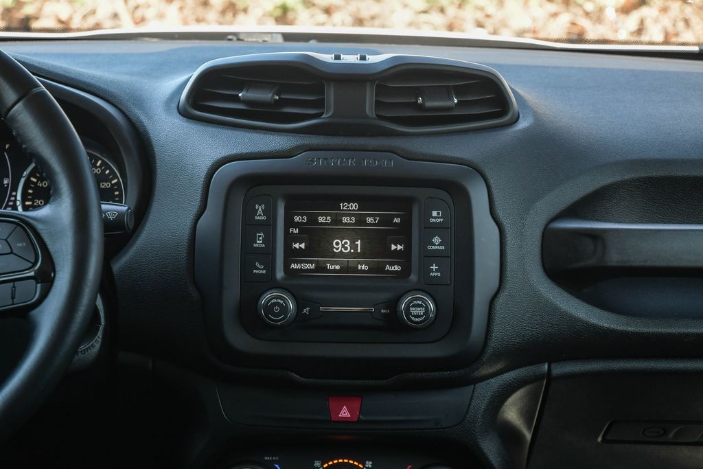 Thumbnail: 2017 Jeep Renegade - 12