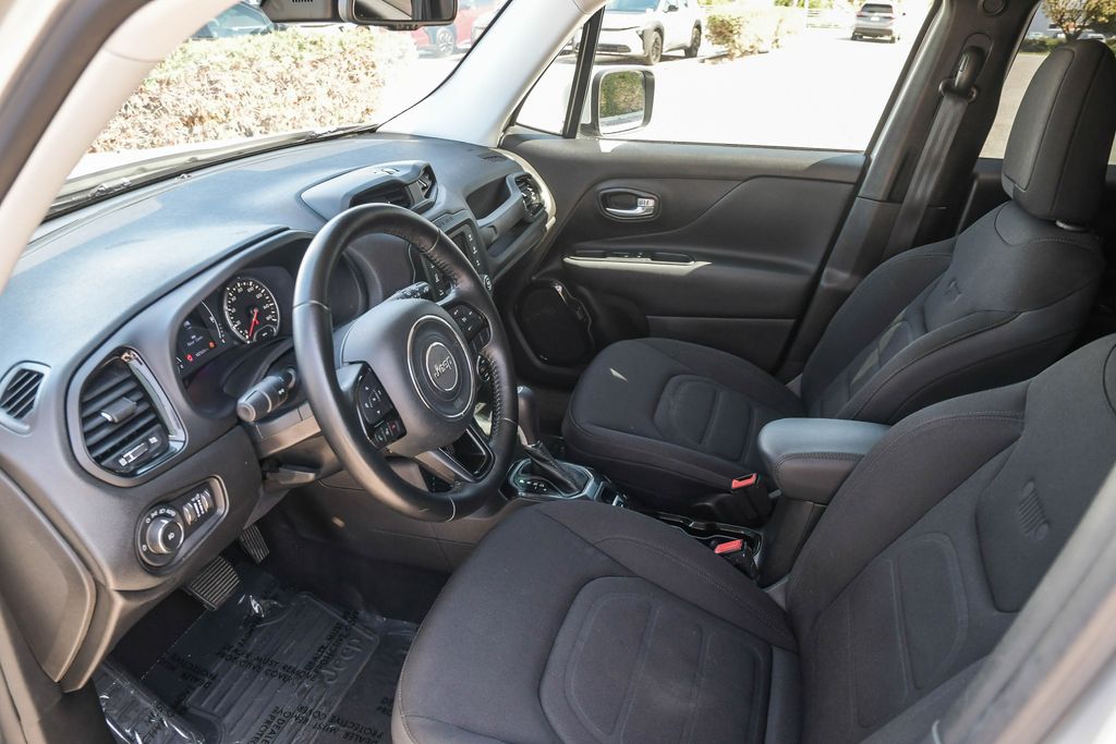 Thumbnail: 2017 Jeep Renegade - 10