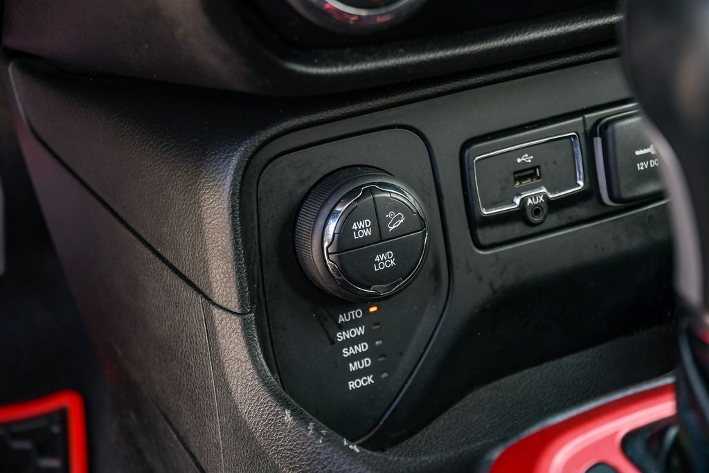 Thumbnail: 2017 Jeep Renegade - 25