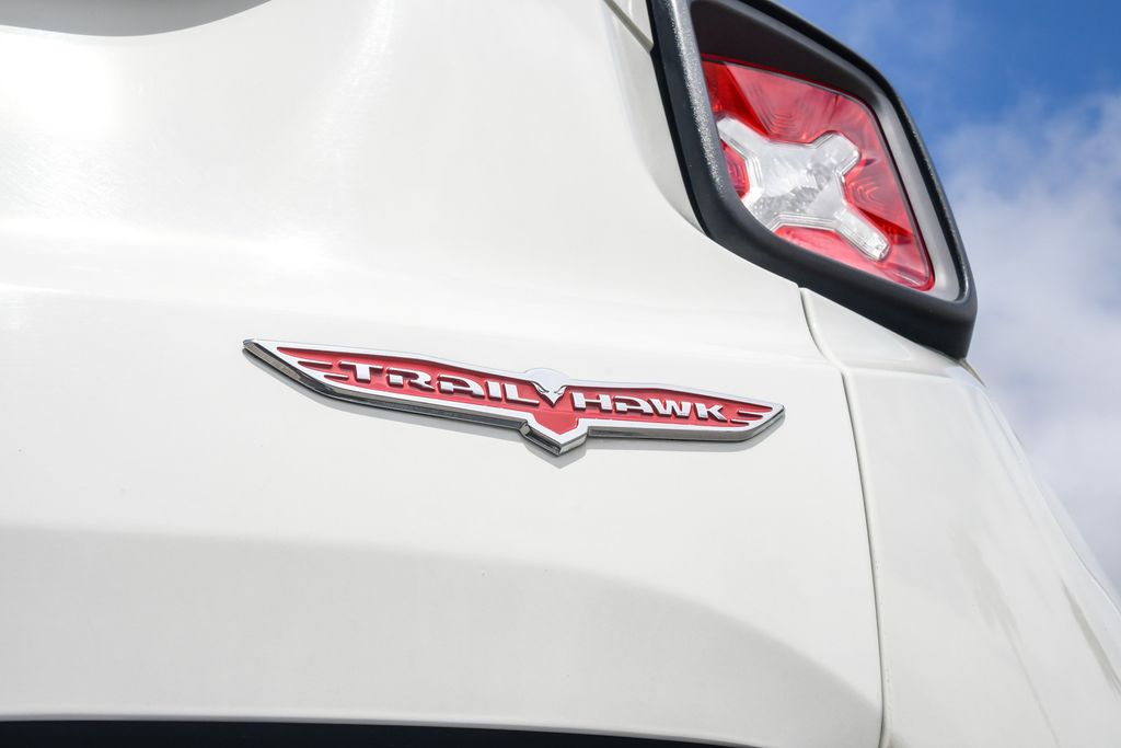 Thumbnail: 2017 Jeep Renegade - 6