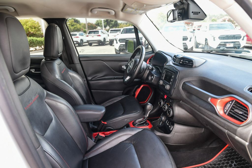 Thumbnail: 2017 Jeep Renegade - 10