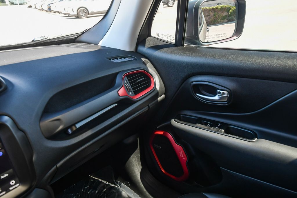 Thumbnail: 2021 Jeep Renegade - 26
