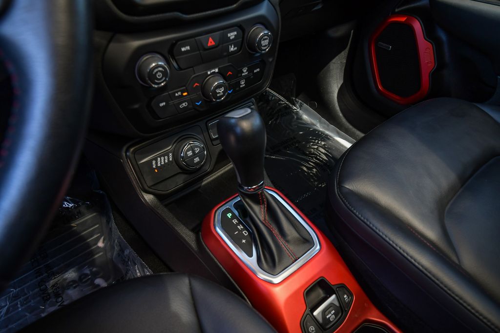 Thumbnail: 2021 Jeep Renegade - 14
