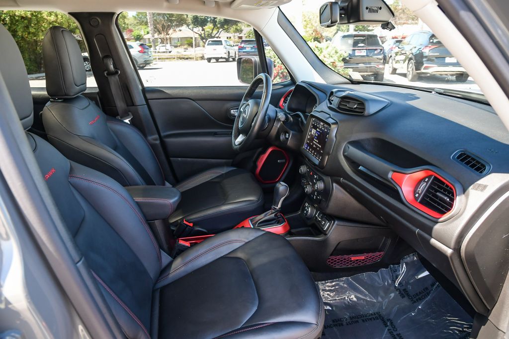 Thumbnail: 2021 Jeep Renegade - 10