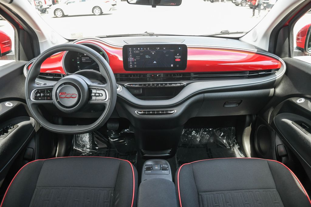 Thumbnail: 2024 Fiat 500e - 9