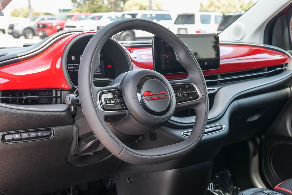 Thumbnail: 2024 Fiat 500e - 13
