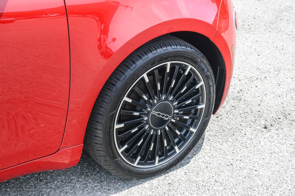 Thumbnail: 2024 Fiat 500e - 24