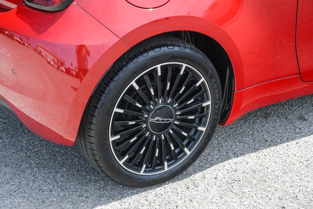 Thumbnail: 2024 Fiat 500e - 7