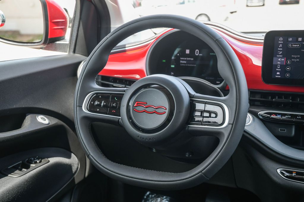 Thumbnail: 2024 Fiat 500e - 2