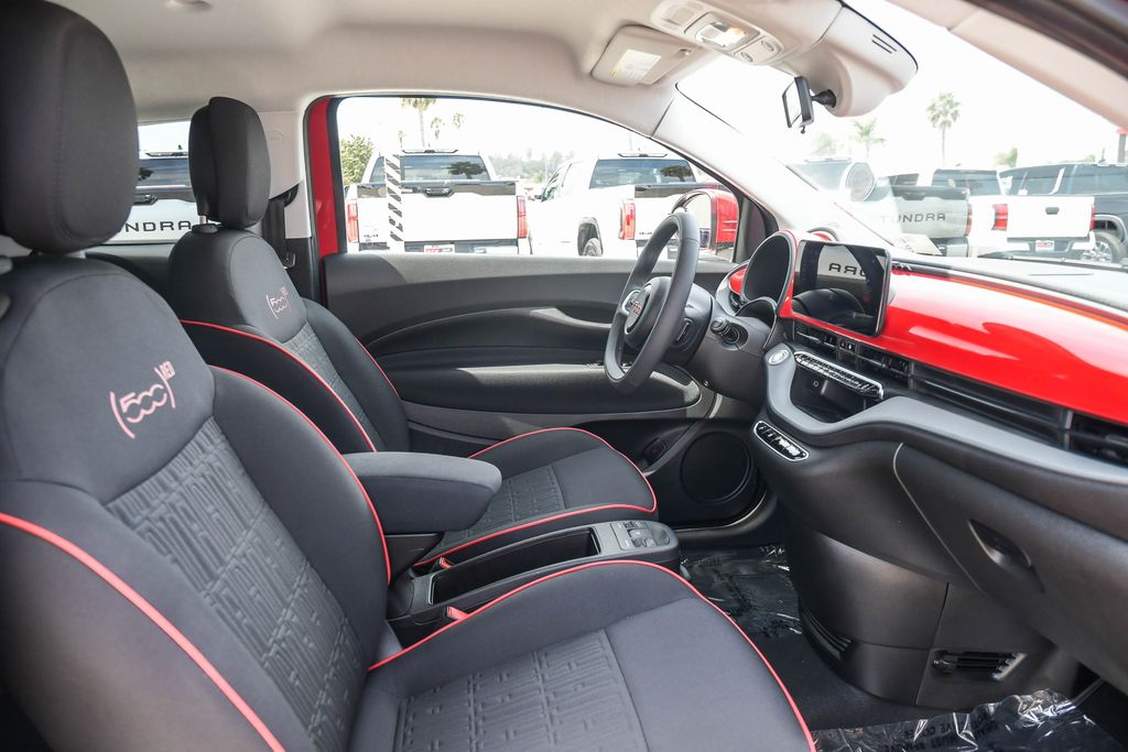 Thumbnail: 2024 Fiat 500e - 10