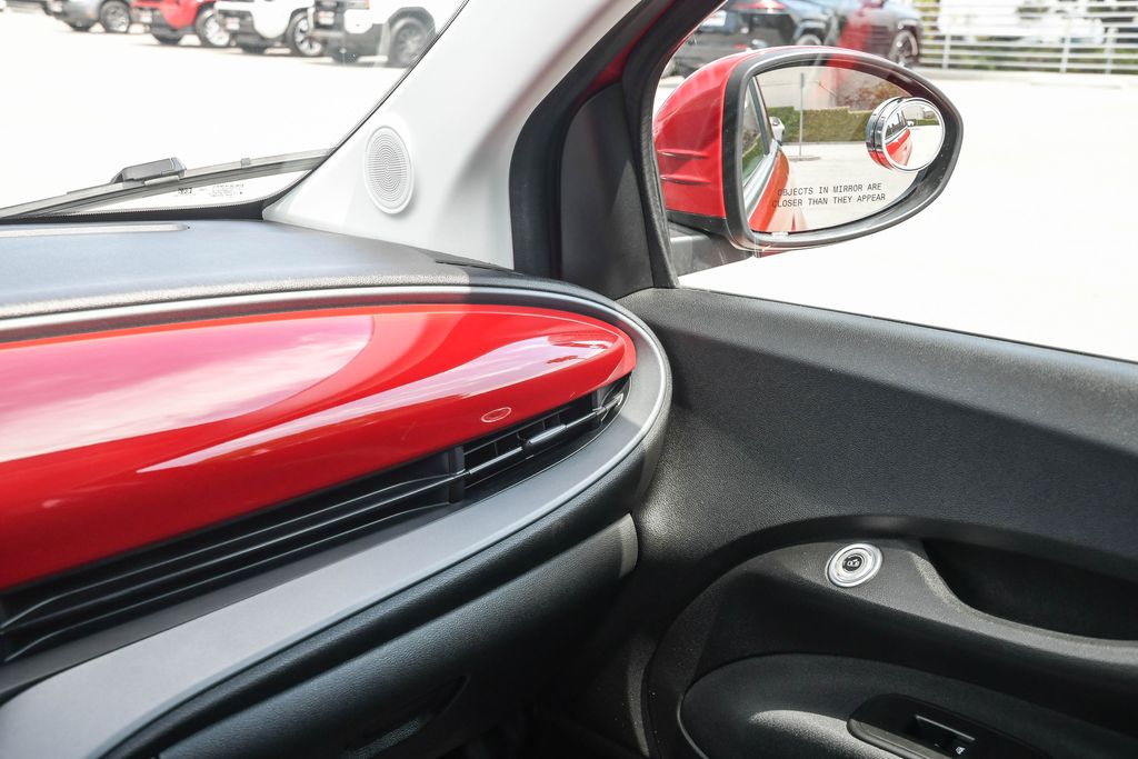 Thumbnail: 2024 Fiat 500e - 26