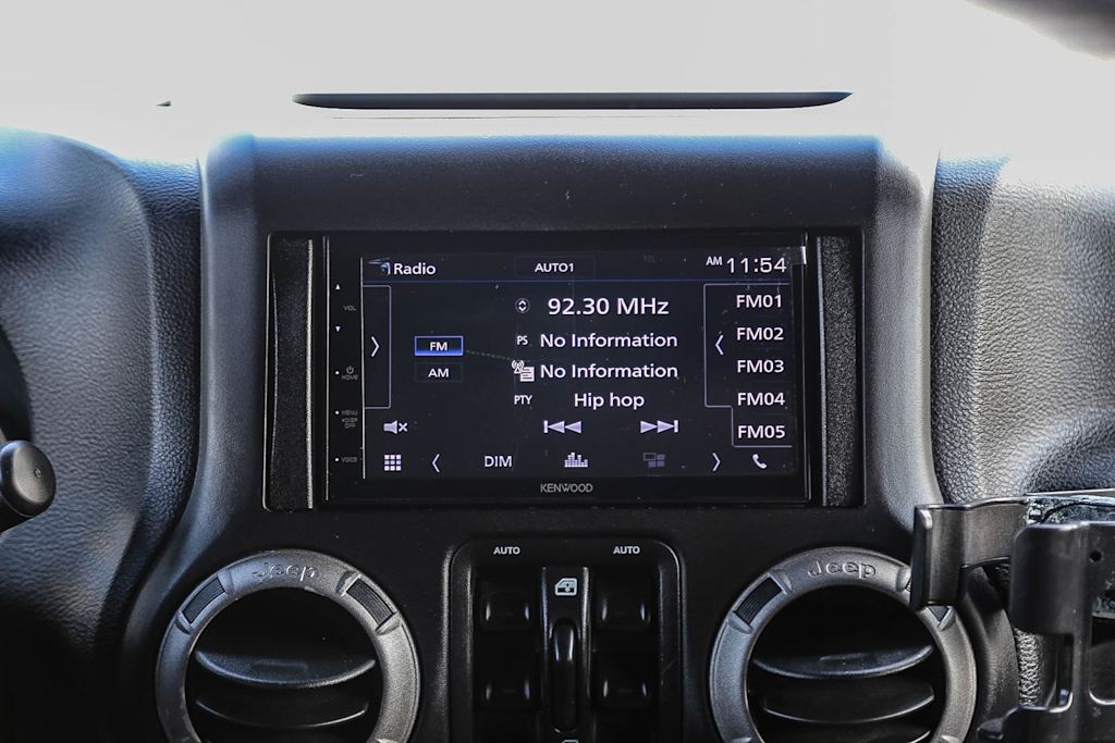 Thumbnail: 2017 Jeep Wrangler - 21