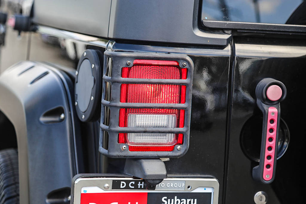 Thumbnail: 2017 Jeep Wrangler - 12