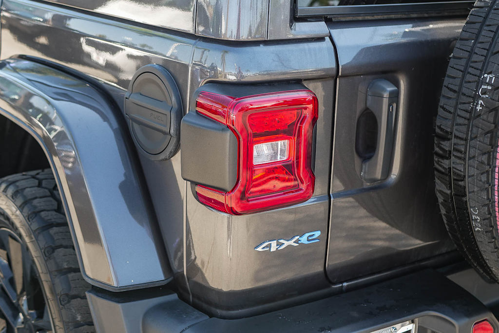 Thumbnail: 2021 Jeep Wrangler - 18