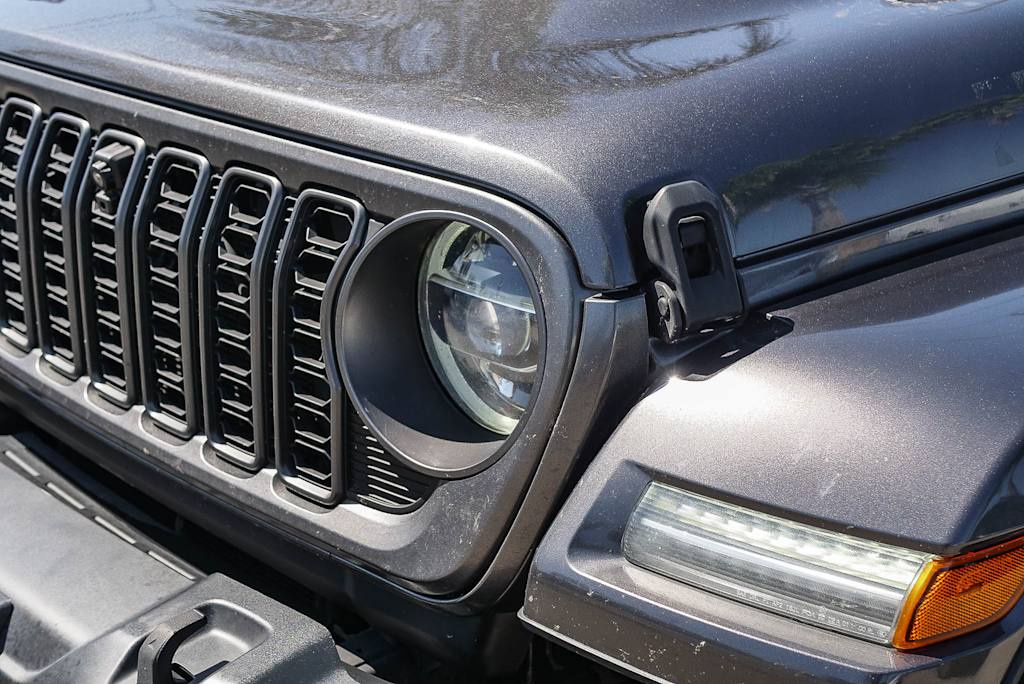 Thumbnail: 2021 Jeep Wrangler - 6