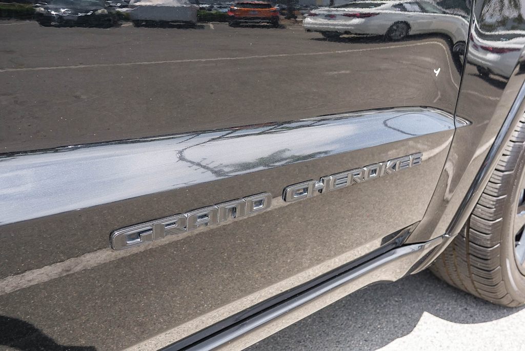 Thumbnail: 2019 Jeep Grand Cherokee - 14