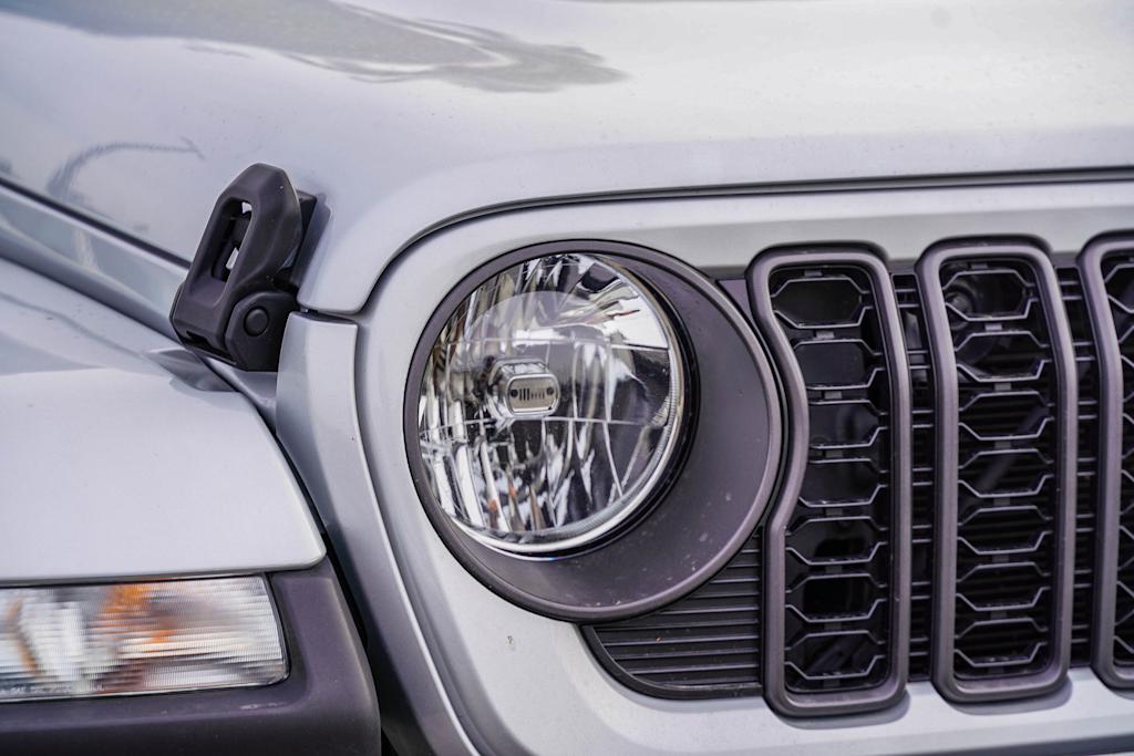 Thumbnail: 2024 Jeep Gladiator - 12