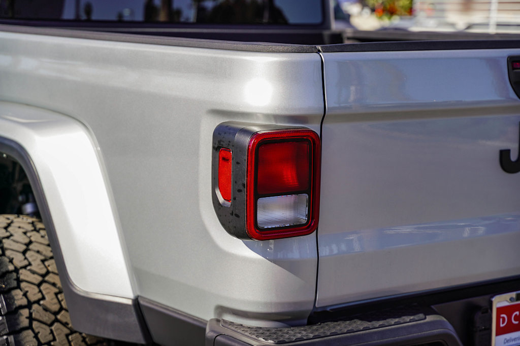 Thumbnail: 2024 Jeep Gladiator - 19