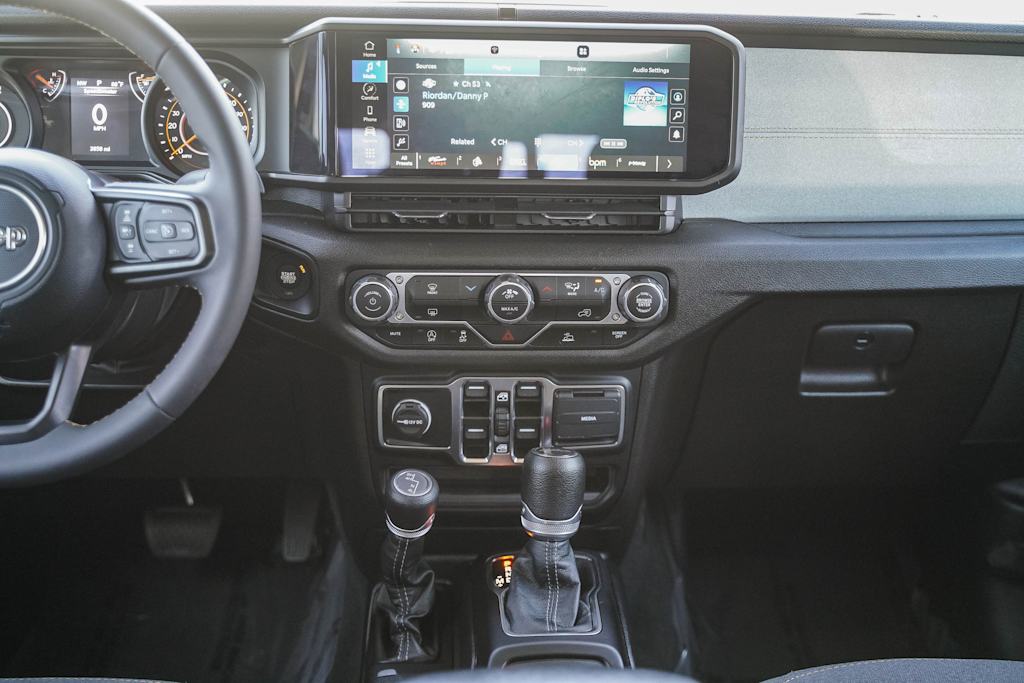 Thumbnail: 2024 Jeep Gladiator - 12