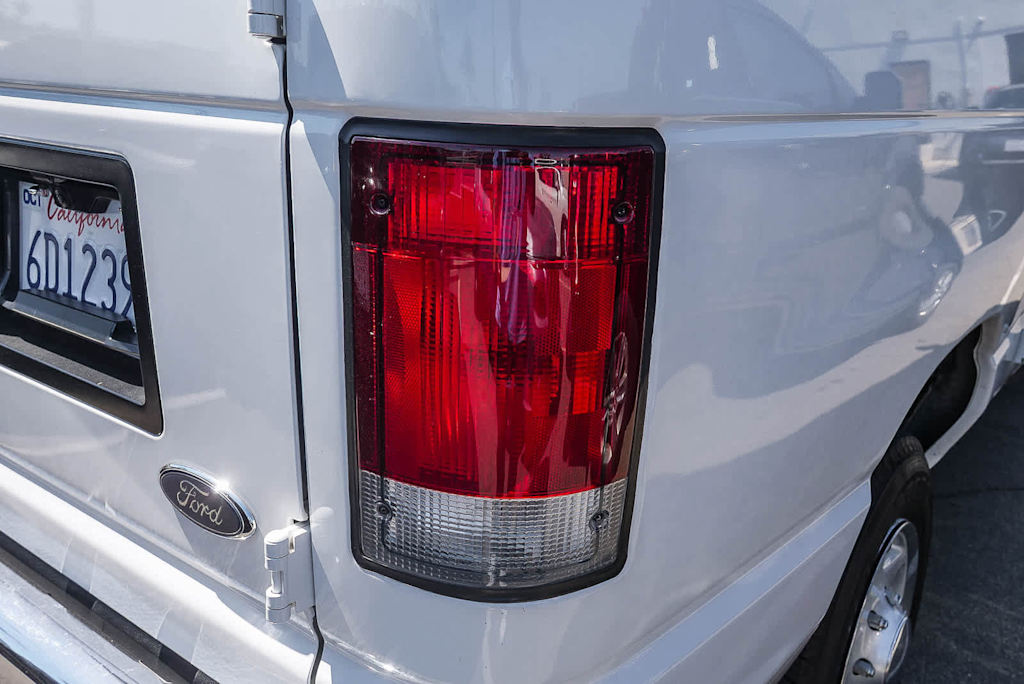 Thumbnail: 1999 Ford Econoline - 18