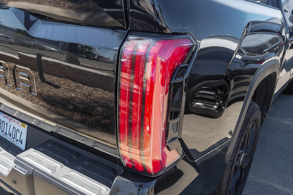 Thumbnail: 2024 Chevrolet Suburban - 16