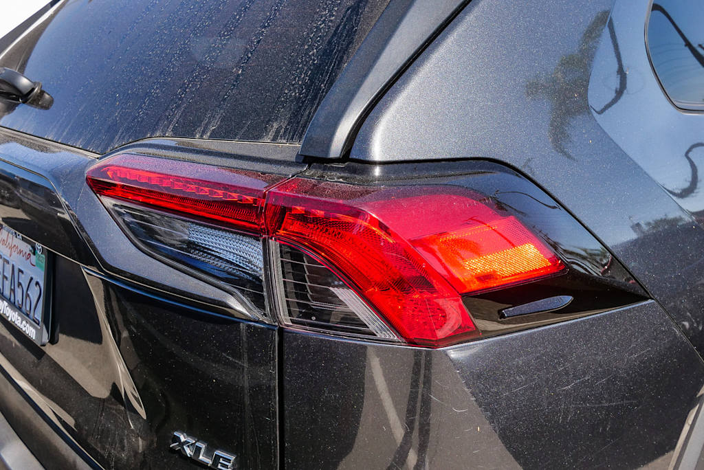 Thumbnail: 2020 Toyota RAV4 - 15