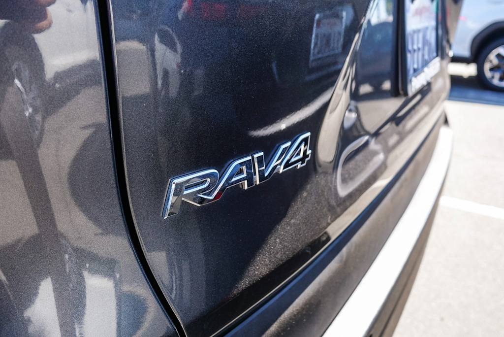 Thumbnail: 2020 Toyota RAV4 - 18