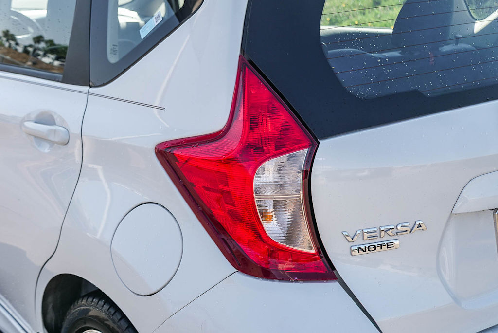 Thumbnail: 2016 Nissan Versa Note - 21