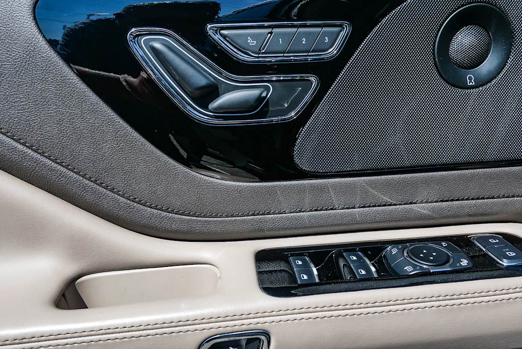 Thumbnail: 2023 Lincoln Aviator - 22