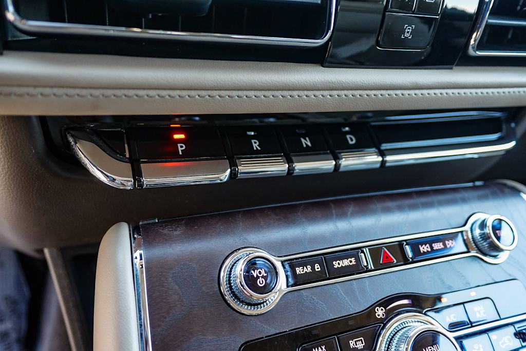 Thumbnail: 2023 Lincoln Aviator - 19
