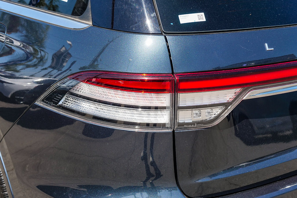 Thumbnail: 2023 Lincoln Aviator - 17