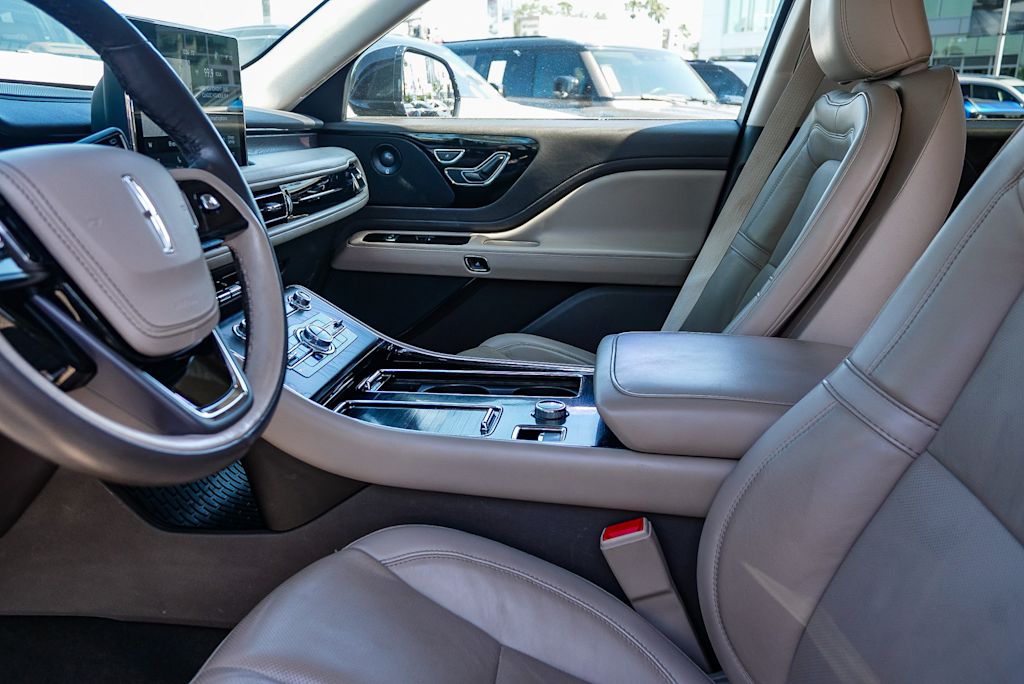 Thumbnail: 2023 Lincoln Aviator - 10