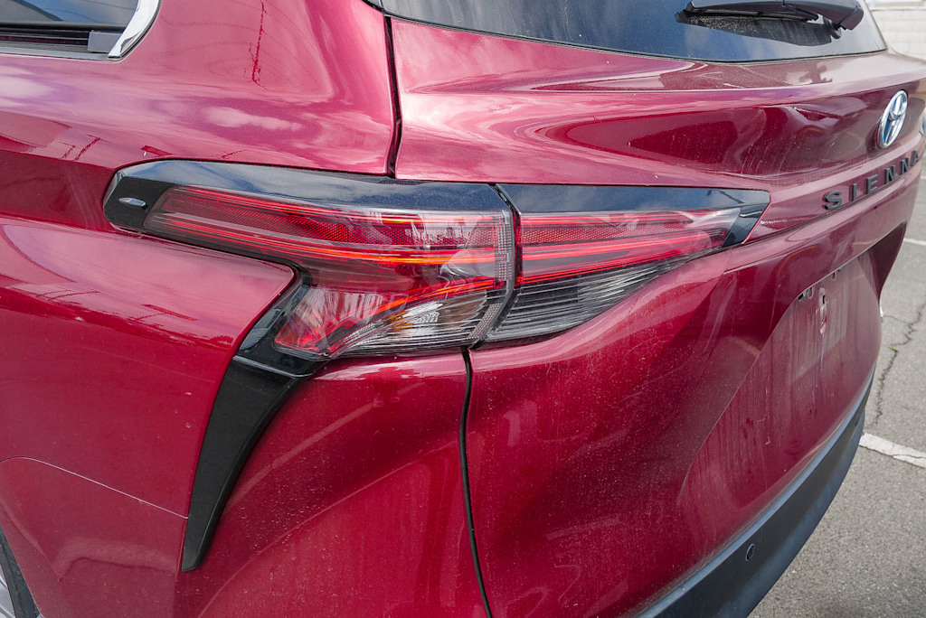 Thumbnail: 2021 Toyota Sienna - 18