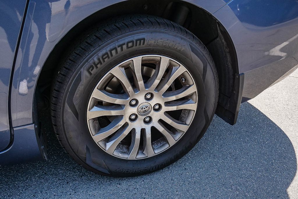 Thumbnail: 2017 Toyota Sienna - 9