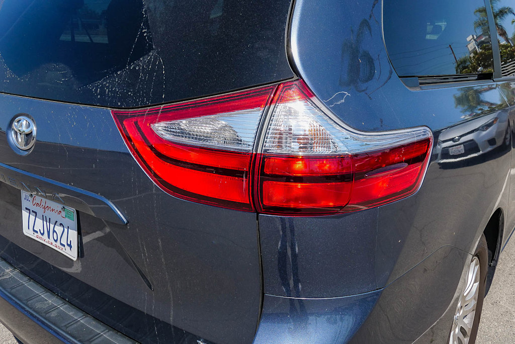 Thumbnail: 2017 Toyota Sienna - 13