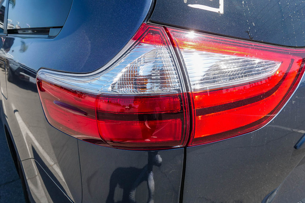 Thumbnail: 2017 Toyota Sienna - 11