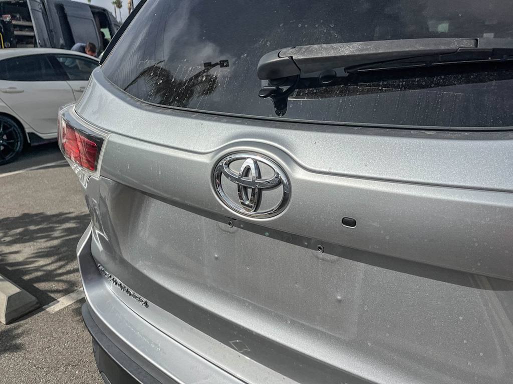 Thumbnail: 2016 Toyota Highlander - 17