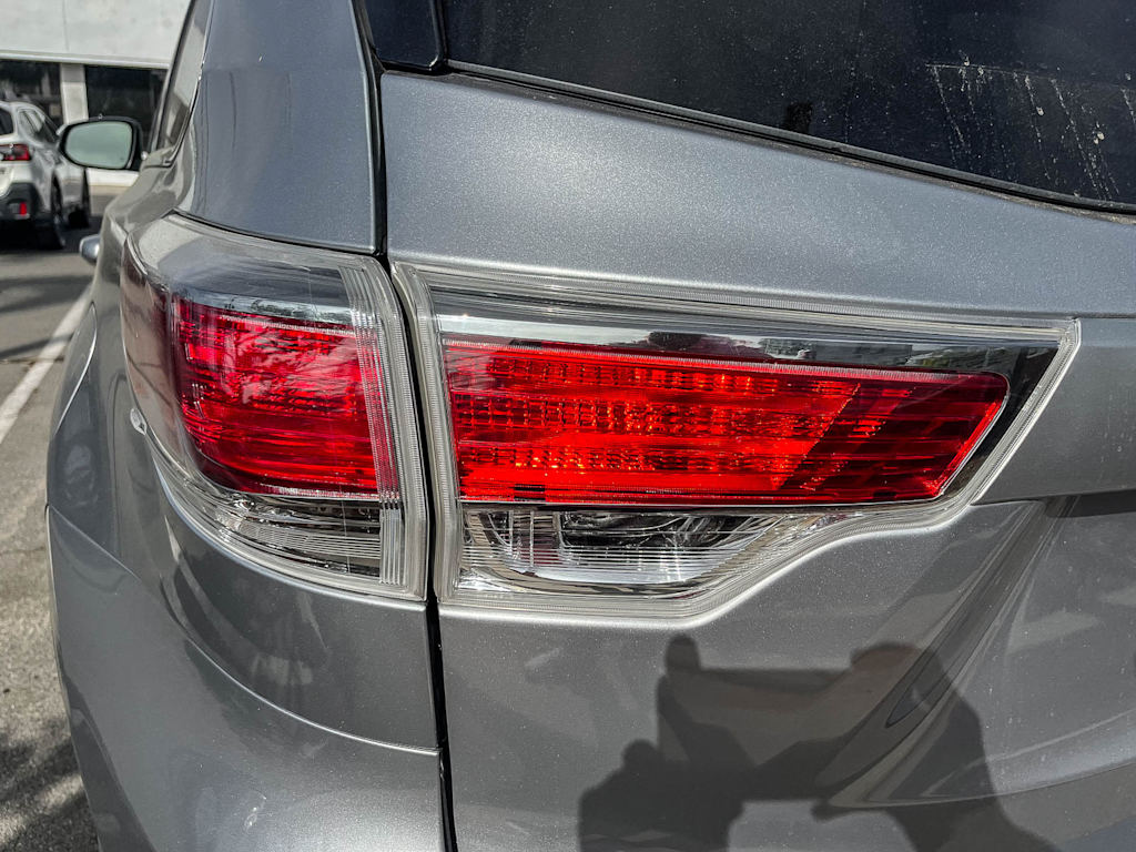 Thumbnail: 2016 Toyota Highlander - 18