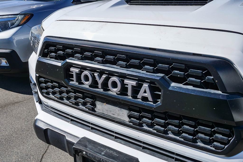 Thumbnail: 2019 Toyota Tacoma - 3