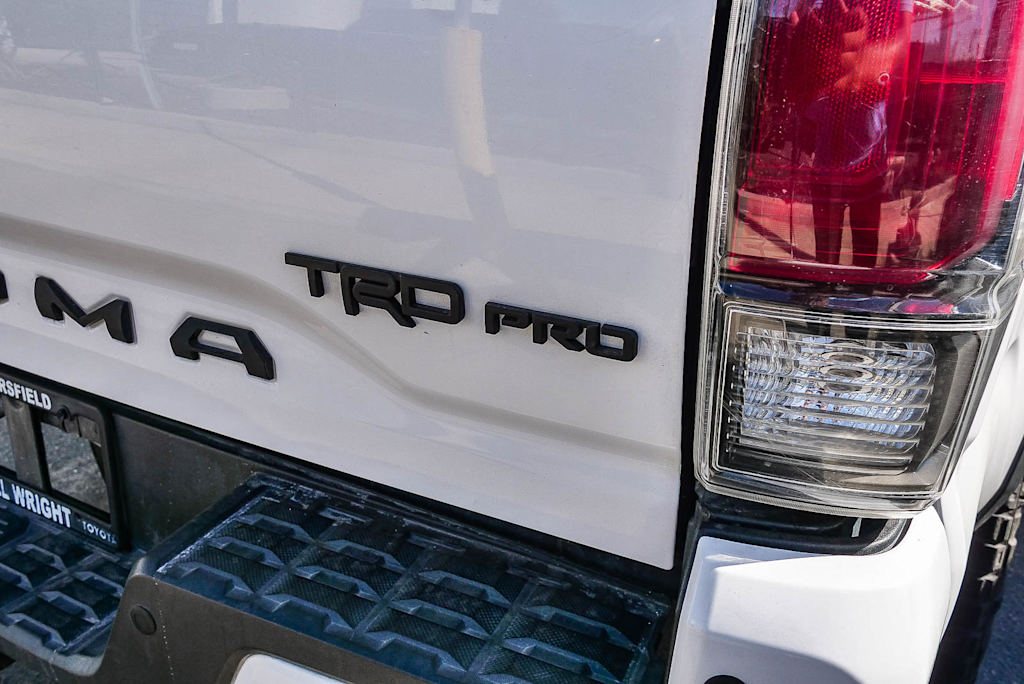 Thumbnail: 2019 Toyota Tacoma - 17
