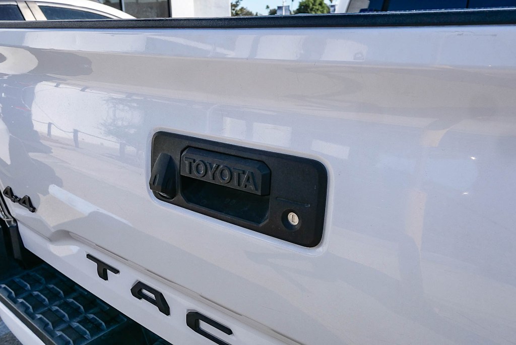 Thumbnail: 2019 Toyota Tacoma - 19