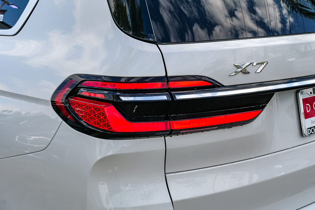 Thumbnail: 2023 BMW X7 - 17