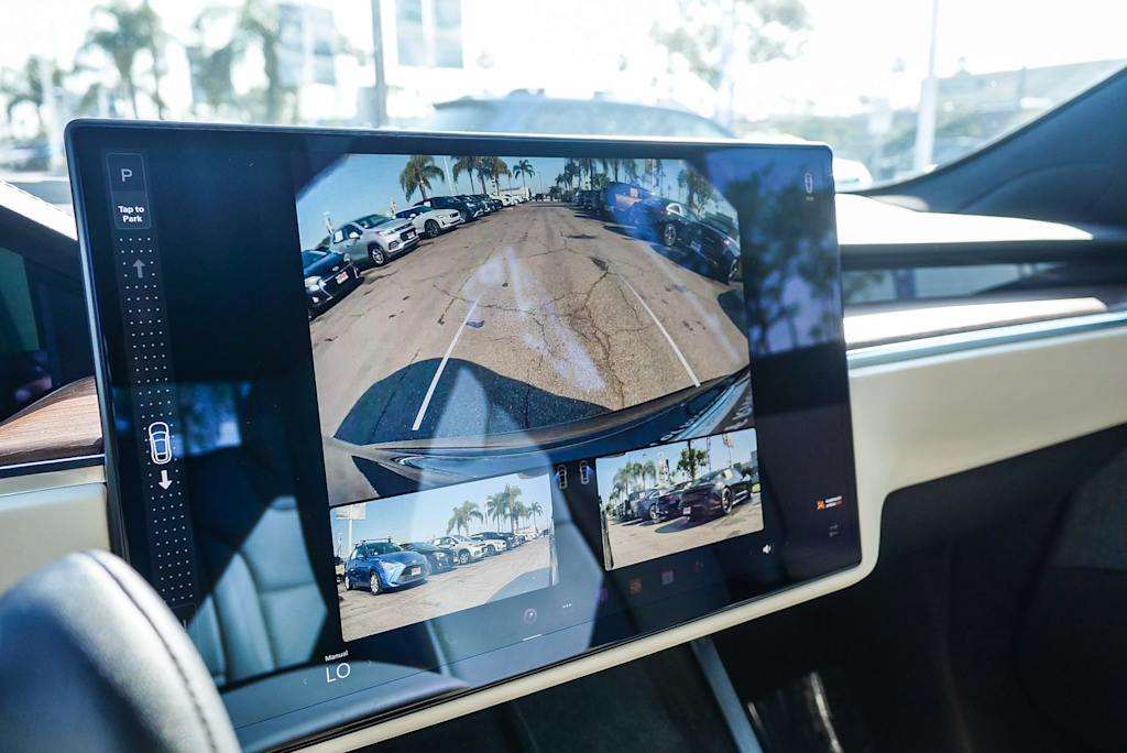 Thumbnail: 2022 Tesla Model S - 11